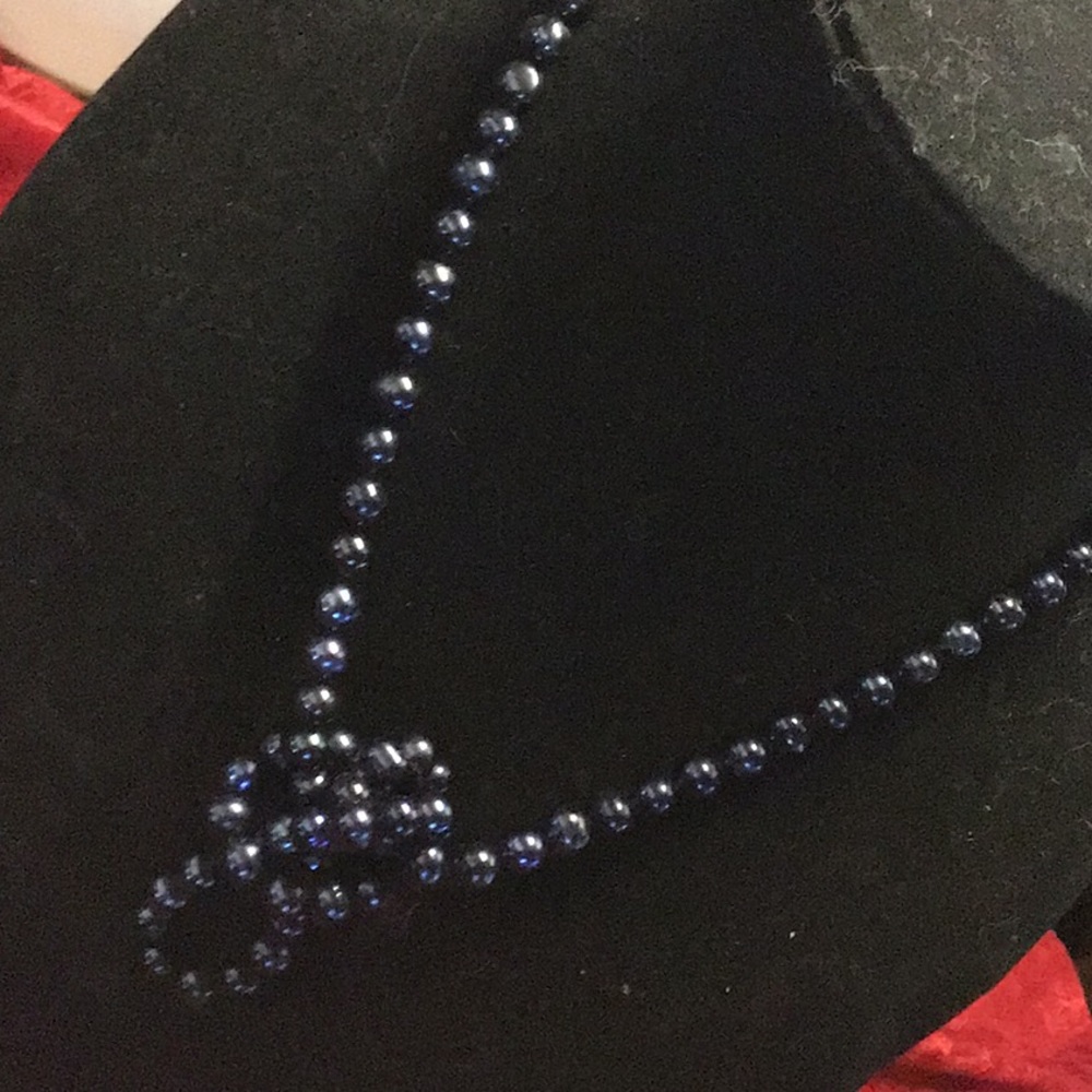 30” Black pearls.